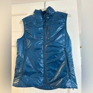 REI packable women’s quilted blue vest Small